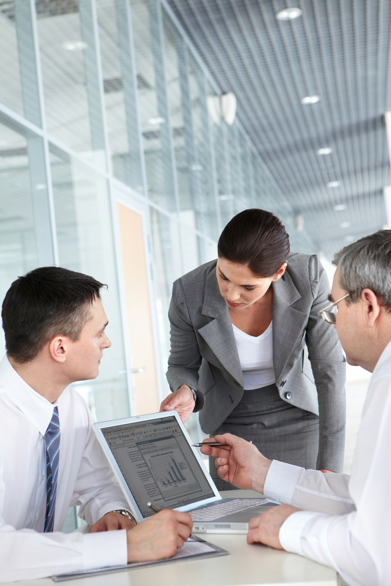 Generalista ou especialista: Quem deve escrever os seus planos de negócios para  imigração?