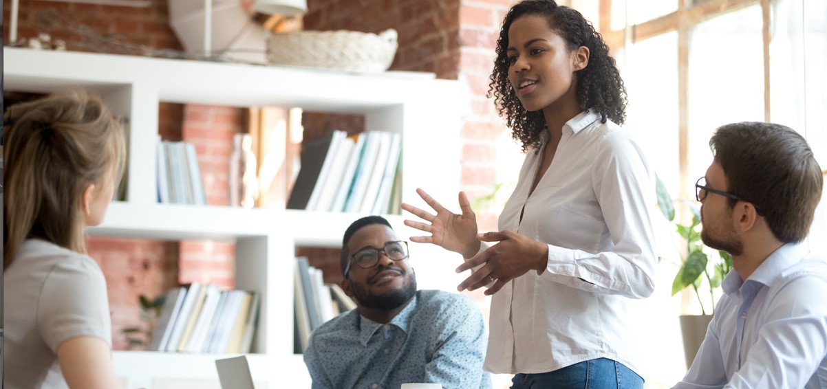 woman speak to a table